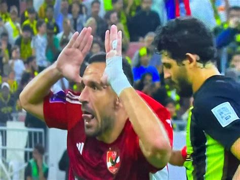 شاهد احتفال معلول بالهدف الاول للاهلى فى شباك اتحاد جدة