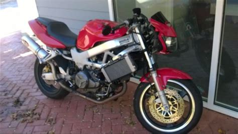 Pin By Stewart Rawson On Naked Vtr Bike Honda Red Dragon