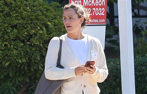 Jennifer Garner Flashes Diamond Band John Miller Engagement Rumors