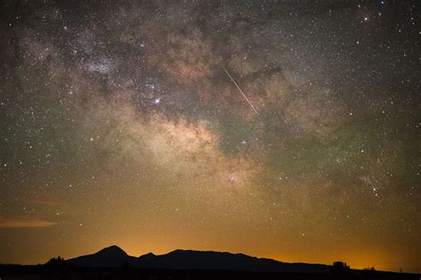 The Lyrids: The End of the Meteor Shower Drought – DarkSky International