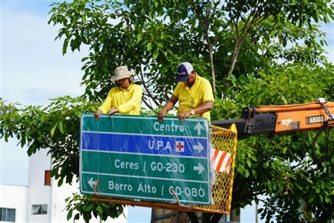 Instalação de placas aéreas de orientação e destino Prefeitura de