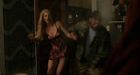 Winter Ave Zoli Nue Dans Bad Ass