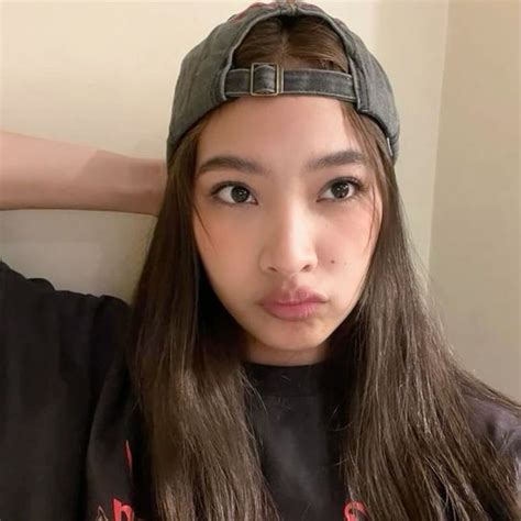 Bini Colet Icon Pfp In 2024 Pretty Brunette Tiktok Style Pretty Selfies