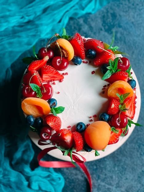 Premium Photo Naked Cake With Cream Decorated With Berries