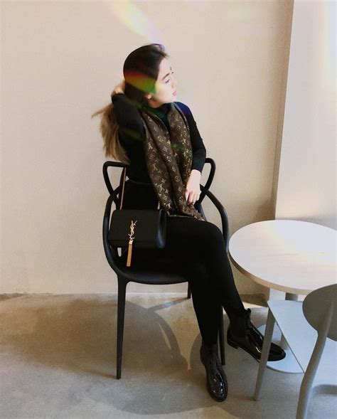 Street Style Hot Mom Tu N N Y Ng P Tr N En I U Nh Trang Lou N I Lo N Nh Heo Mi Nhon V