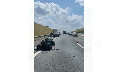 Grav accident pe Autostrada Soarelui Trei mașini s au făcut praf