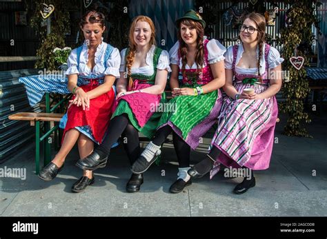 Vestimenta Tradicional De Los Alemanes Emblema De La Cultura Alemana