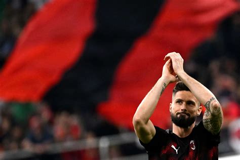 Football Olivier Giroud « Va Nous Manquer Sur Et En Dehors Du Terrain