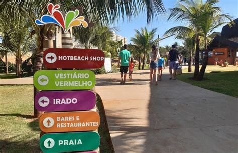 Outubro no Hot Beach terá teatro infantil pocket show cinema na praia e halloween Estilo AP