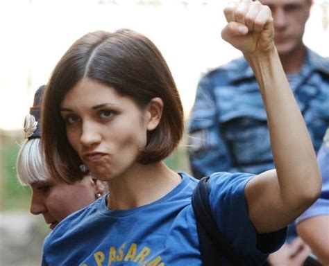 Libertos Do Opressor Justi A Russa Condena Banda Punk Pussy Riot Por Terem Cantado Uma Ora O