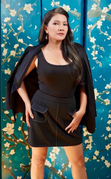 Nữ hoàng cảnh nóng Kiều Trinh diện bikini khoe body ở tuổi U50