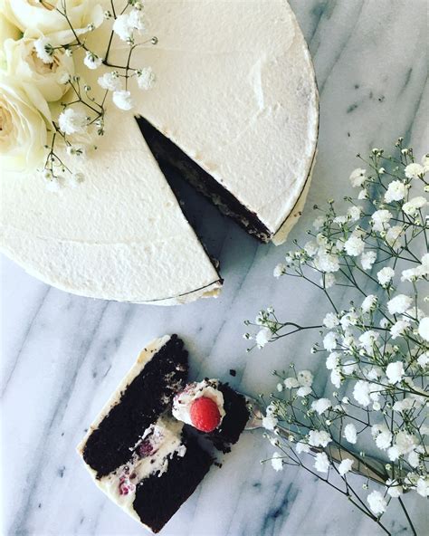 Naked cake chocolat noir crème fouettée chocolat blanc Toutes mes