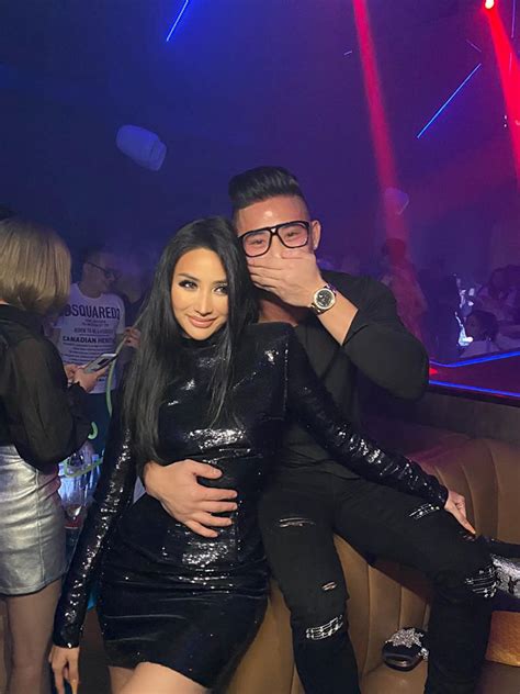 Cuối tuần của các hot mom Hằng Túi thương bé út Sam Sam lại sắp làm chị Thanh Vân Hugo đằm