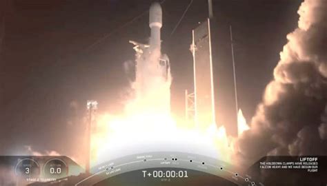 Spacex首次发射二手重型火箭 还搭载了152位逝者的骨灰界面新闻