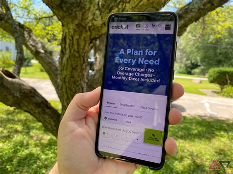 Verizon vs. Cricket: Family plan savings on either carrier