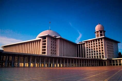 10 Masjid Terbesar Di Asia Tenggara Berarsitektur Indah