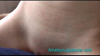 La linda Emma baila y disfruta del coño mojado XVIDEOS