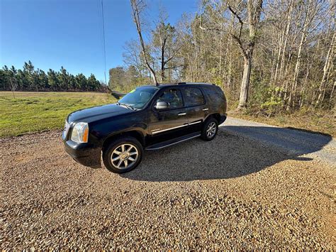 2010 GMC Yukon Denali · Sport Utility 4D - Cars & Trucks - Poplarville