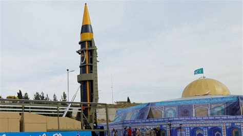 Iran präsentiert neue Mittelstreckenrakete tagesschau de