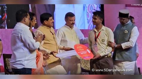 mohan yadav presents  wheelers  class  toppers  mp