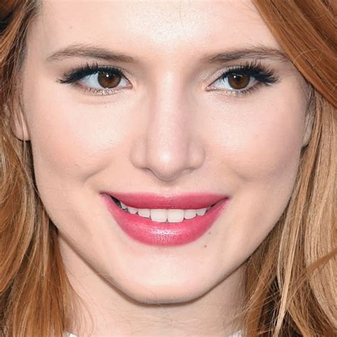 Bella Thorne Makeup Beige Eyeshadow Black Eyeshadow Silver Eyeshadow