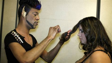 Modelos Plus Size Desfilam De Lingerie No New York Fashion Week Veja Fotos Do Backstage