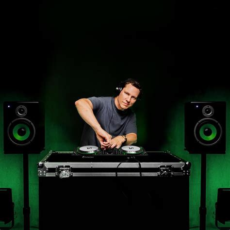 The Next Beat by Tiësto DJ controller voor de beginnende DJ Action