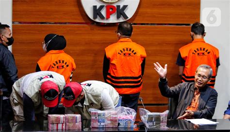 Uang Rp1 7 Miliar Jadi Barang Bukti OTT Bupati Kepulauan Meranti