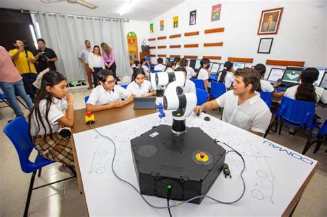 El Gobernador Mauricio Vila Dosal impulsa educación tecnológica de