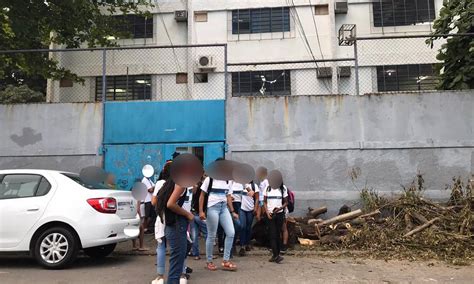 Bandidos Saqueiam Carro De Merenda De Escola Na Ilha Do Governador