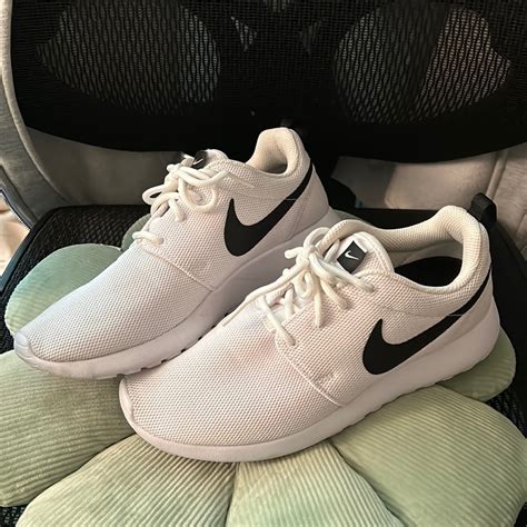 how to clean nike roshes white