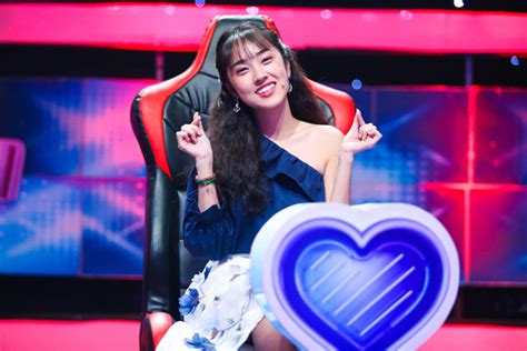 Dàn hot girl bất ngờ ngồi ghế nóng để tìm bạn trai trên truyền hình