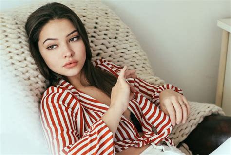 Brunette Madelyn Cline Atrizes Riverdale Dylan