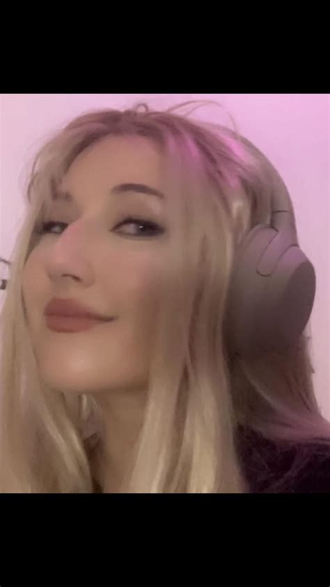 Long Straight Ombre Ash Blonde Synthetic Lace Front Wigs Natural Weekendwigs