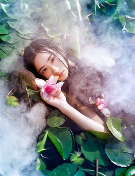 Danh tính thật của hot girl ngực khủng chụp ảnh tắm hồ