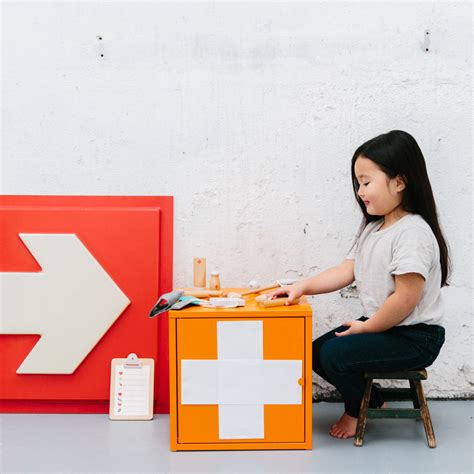 ICONIC TOY - DOCTOR KIT | makemeiconic