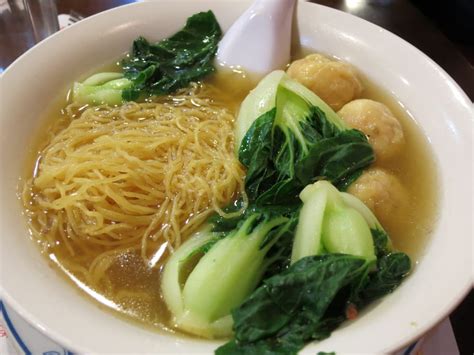 wonton noodle soup calories