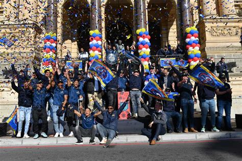 stormers celebrate  urc win  fans  cape town smile fm