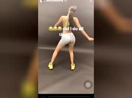 Teasing That Phat Pussy Shesfreaky