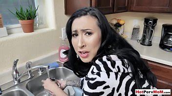 Fucking My Busty MILF Stepmom While She Doing Dishes XVIDEOS