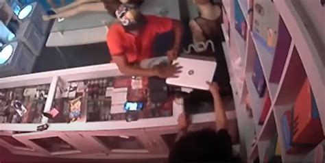 Desconsolador Asalto En Un Sex Shop Dur Solo Segundos Y Lo Llaman El Robo Precoz