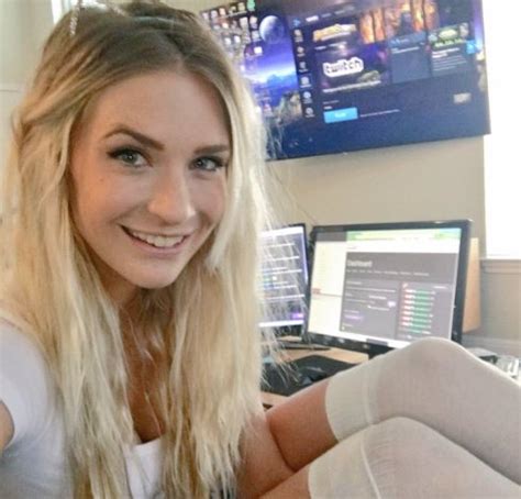 Gamer LegendaryLeaTV Denies Flashing Her Vagina During Live Show But Twitch Ban Her Anyway The