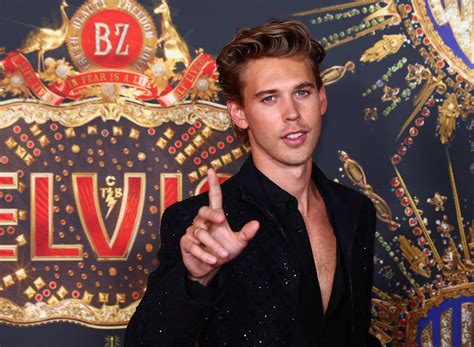 Download Austin Butler Posing For Cameramen Wallpaper | Wallpapers.com