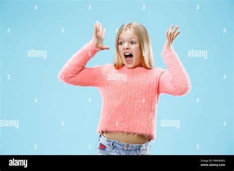 Beautiful Blonde Girl Scream Banque De Photographies Et Dimages Haute R Solution Alamy