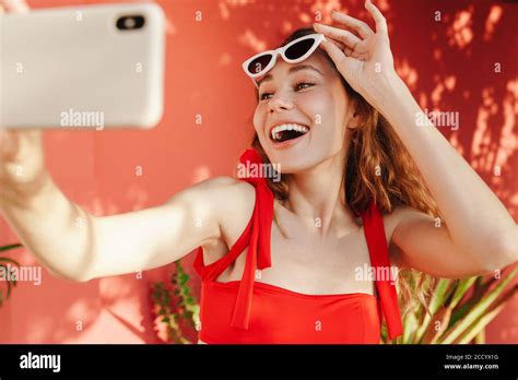 Schoene frau in bikini Fotos und Bildmaterial in hoher Auflösung Alamy