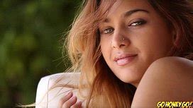 Close Up Perfect Pussy With Large Pussy Lips Receives Pulsating Orgasm Xnxx