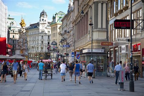 Jennyfer : la marque de vêtements n’est pas "morte" et annonce une ...