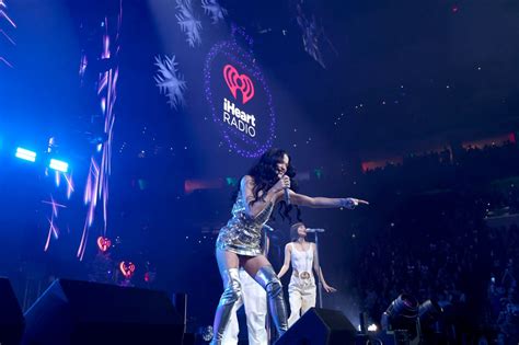 Katy Perry Upskirt Sexy Legs Jingle Ball Hot Celebs Home