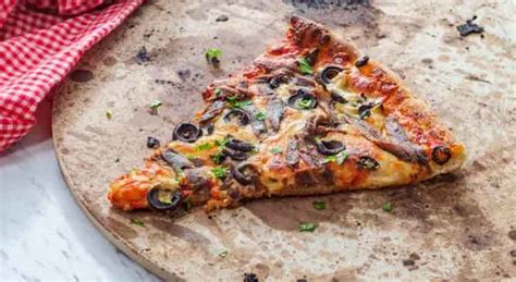 How To Use A Pizza Stone Without A Pizza Peel 5 Simple Ways The Dough Academy