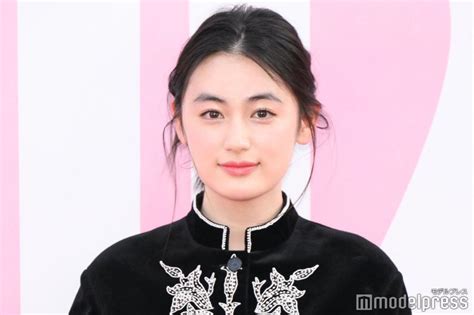 🎤八木莉可子、シックなモノトーン衣装で色白美肌輝く 4月に大学卒業【ミス ディオール展覧会 ある⼥性の物語】 スレッド閲覧｜爆サイcom南関東版